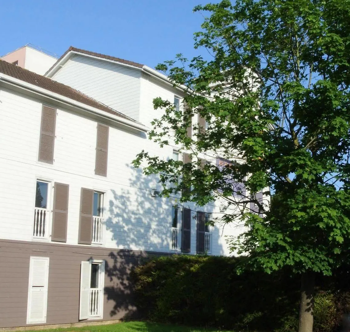 **  Egg Hotel Sevran France